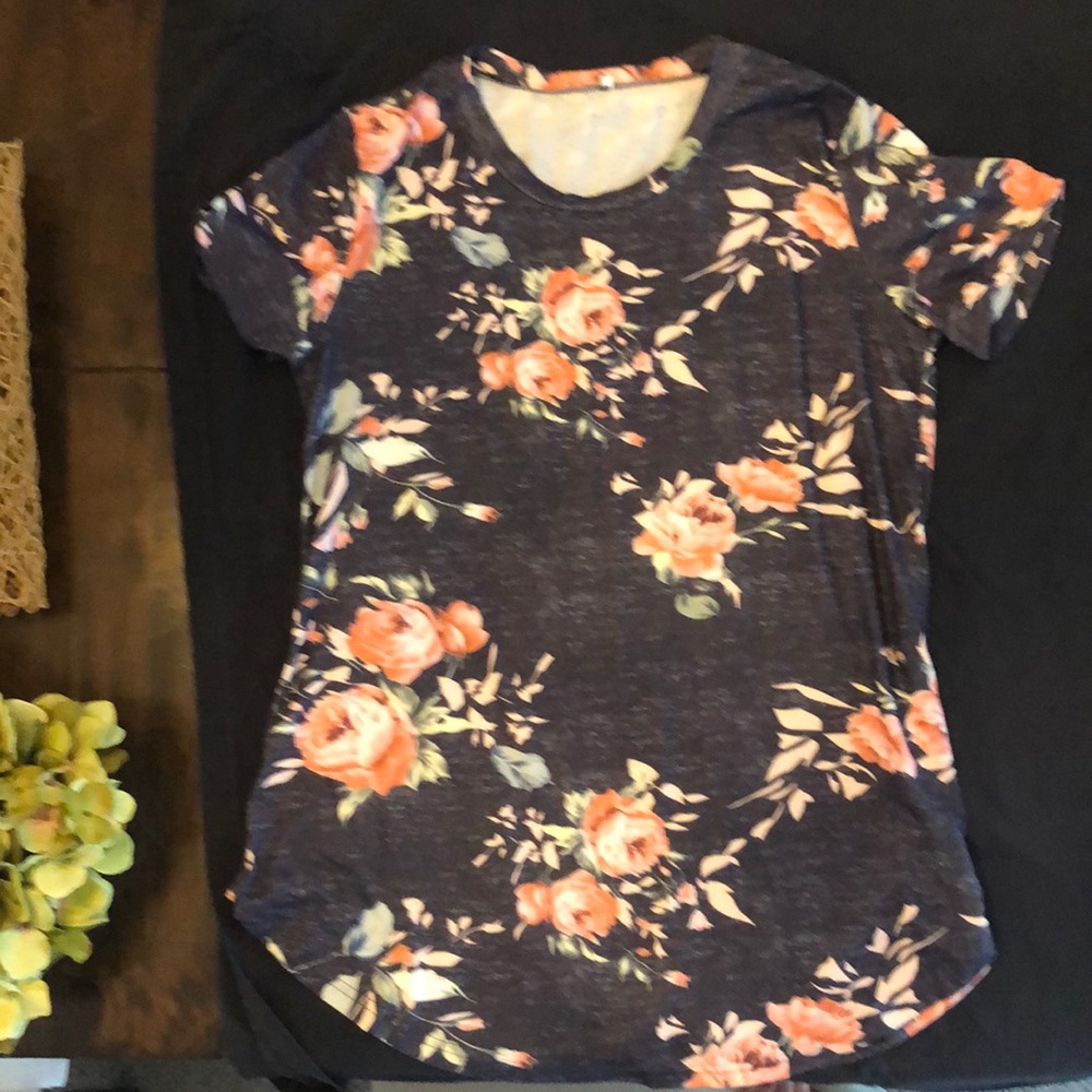 Short sleeve tunic type shirt